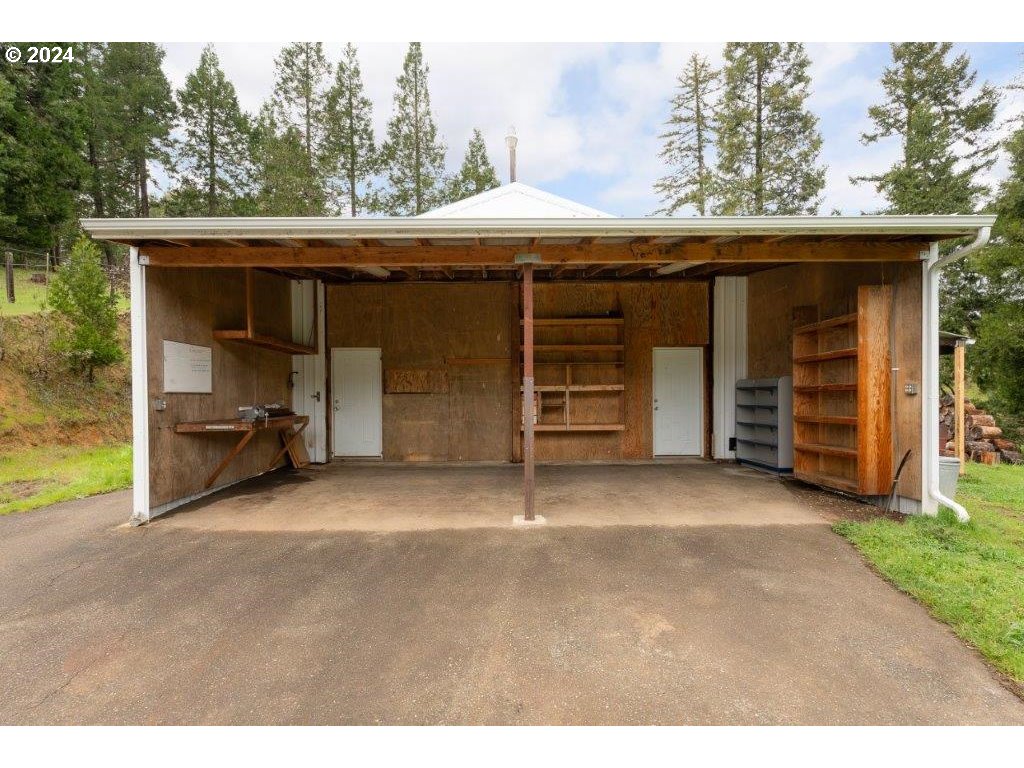 10908 North Myrtle Road Myrtle Creek, OR 97457 - Photo 11 of 43 Gallery Image 11