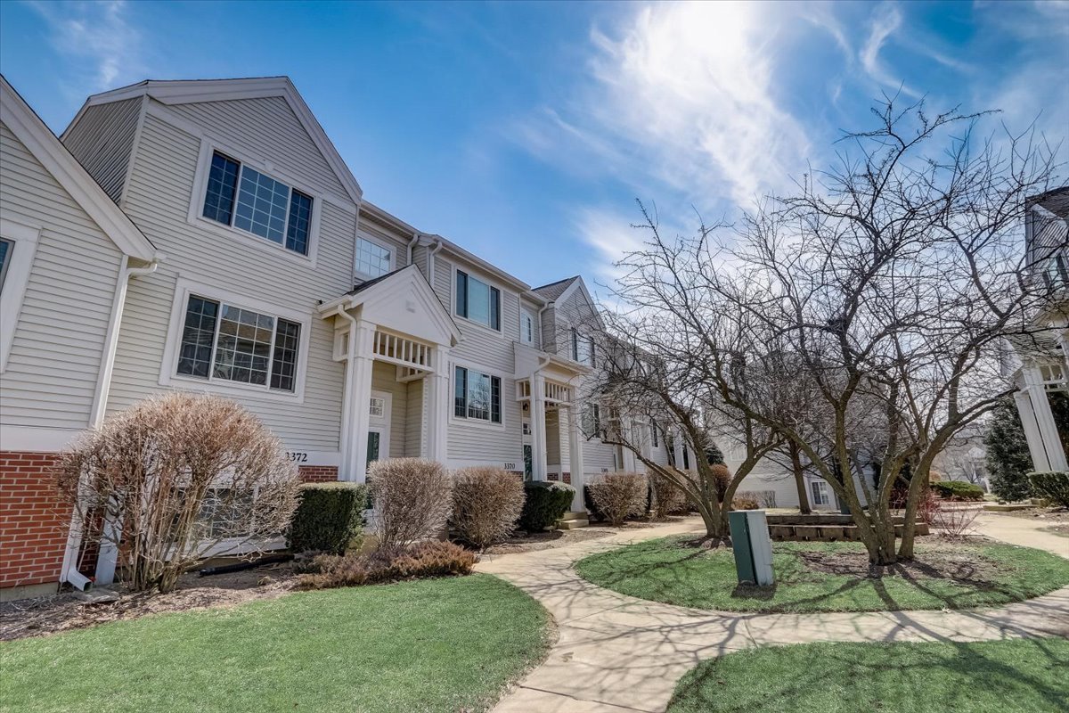 3372 Ravinia Circle Aurora, IL 60504 - Photo 1 of 39 a front view of a house with a garden