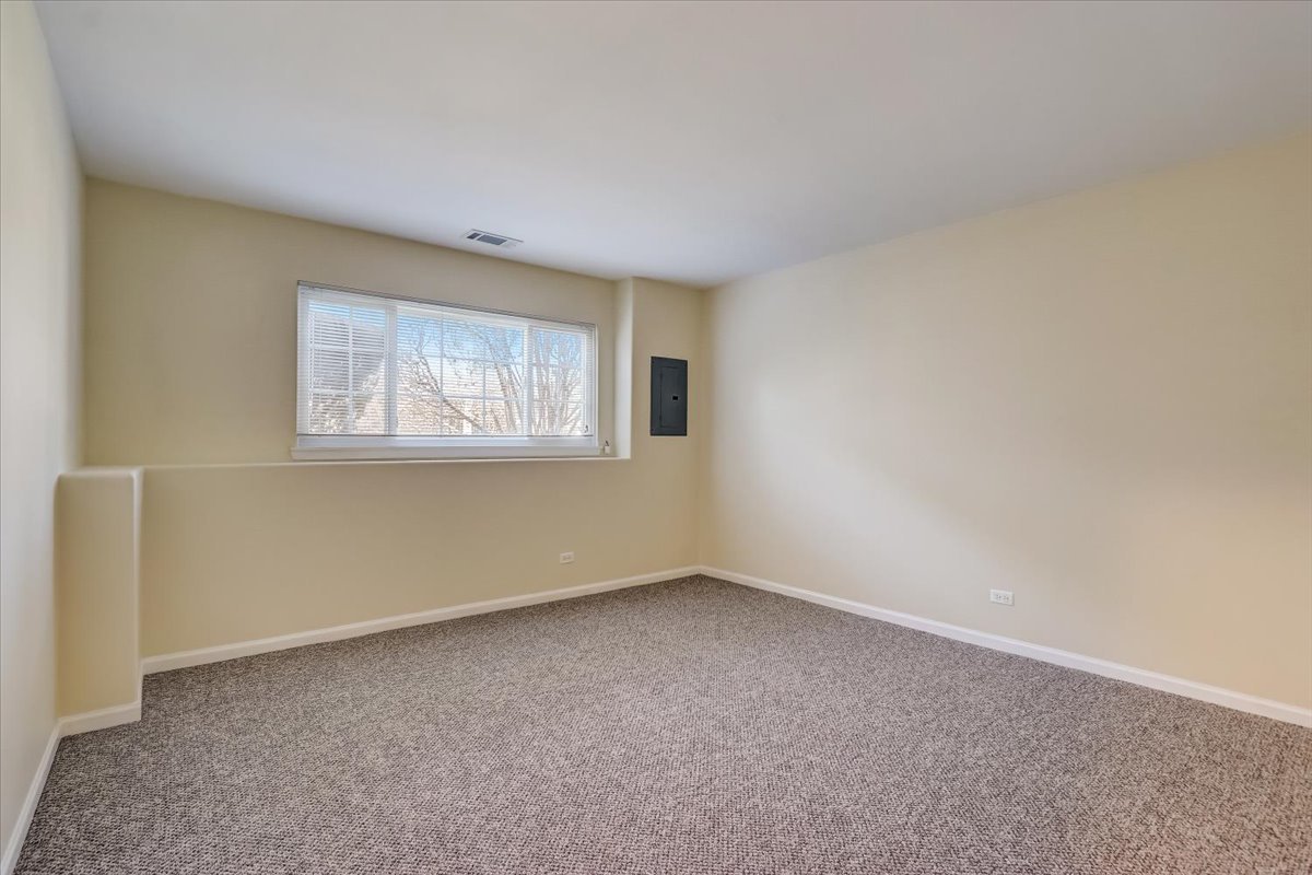 3372 Ravinia Circle Aurora, IL 60504 - Photo 31 of 39 a view of an empty room with a window