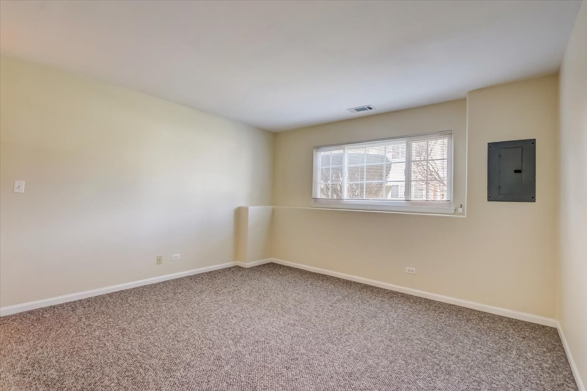 3372 Ravinia Circle Aurora, IL 60504 - Photo 32 of 39 an empty room with a window