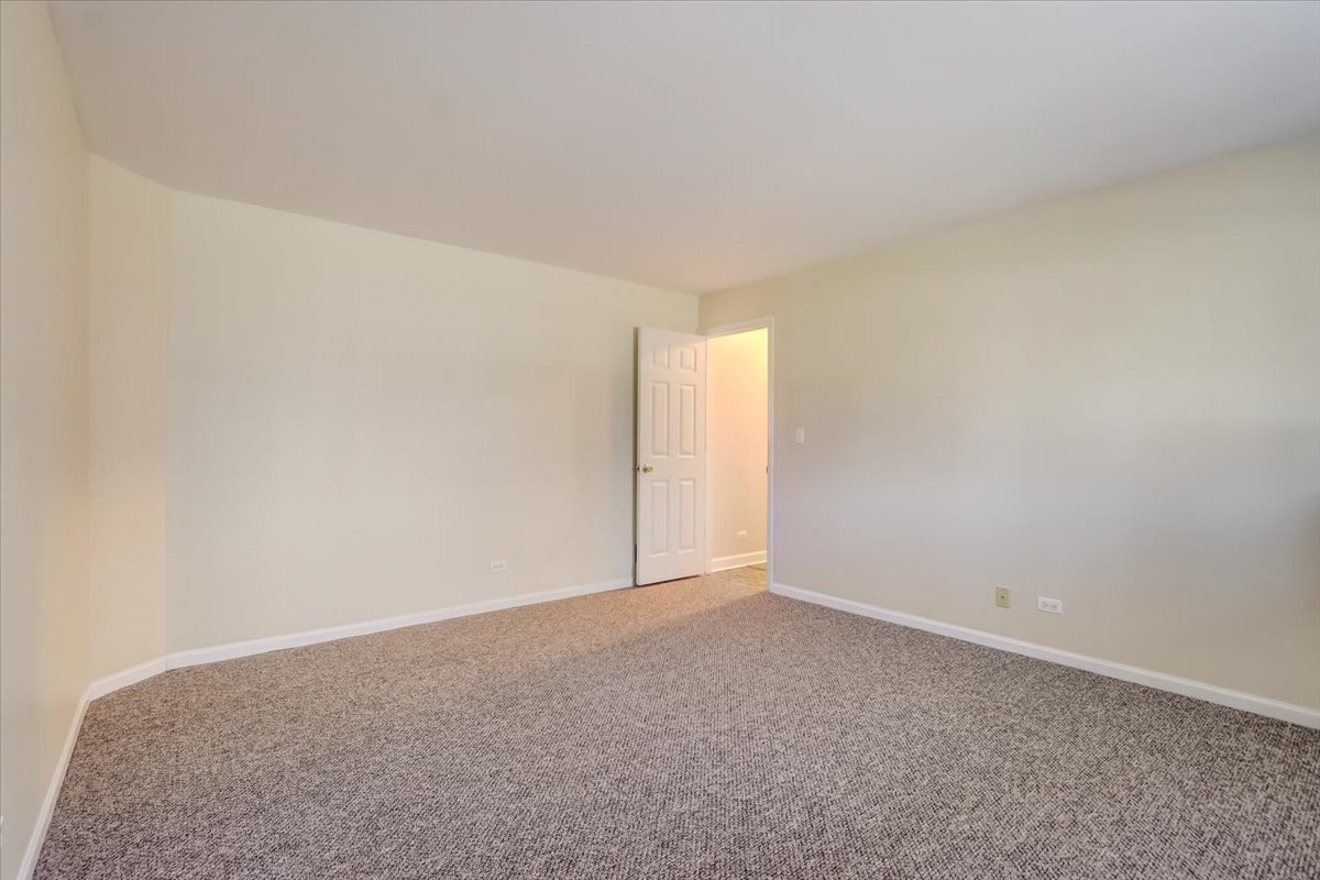 3372 Ravinia Circle Aurora, IL 60504 - Photo 33 of 39 a view of an empty room and entryway