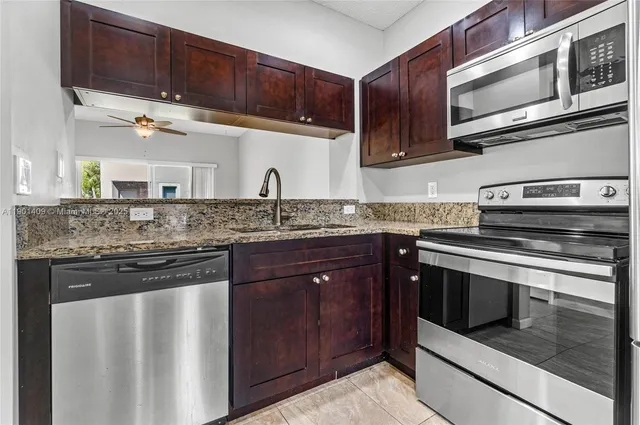 $2,100 | 4990 Palmbrooke Circle, West Palm Beach, FL 33417