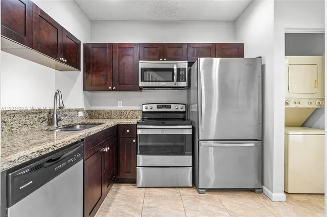 $2,100 | 4990 Palmbrooke Circle, West Palm Beach, FL 33417