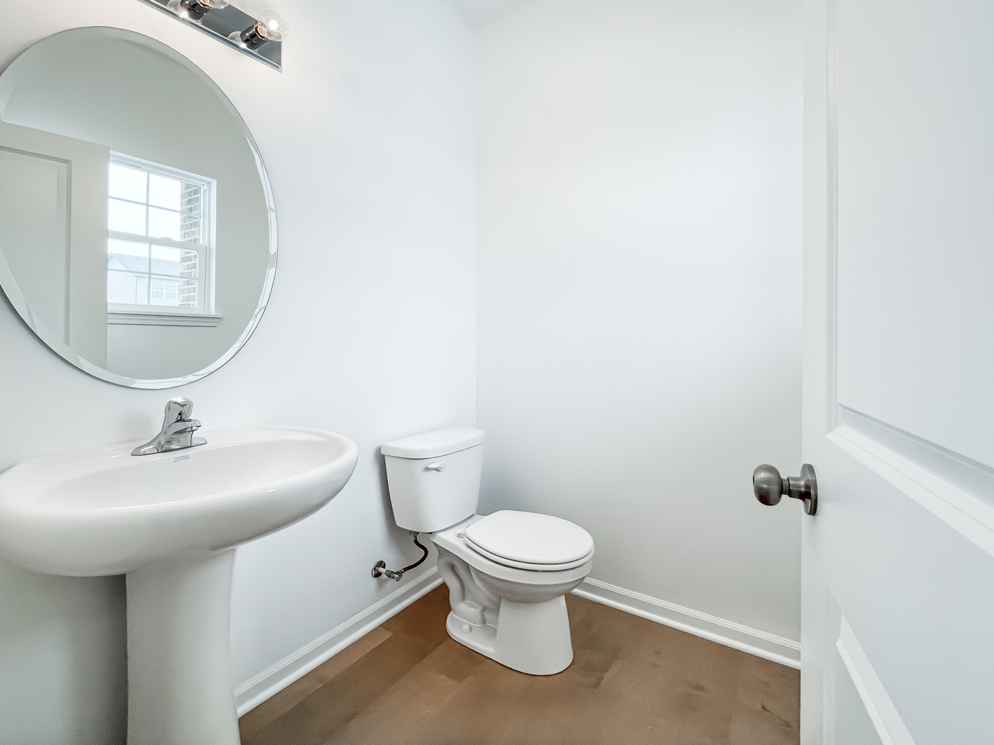 895 Willow Road Manteno, IL 60950 - Photo 12 of 14 a bathroom with a toilet a sink and mirror