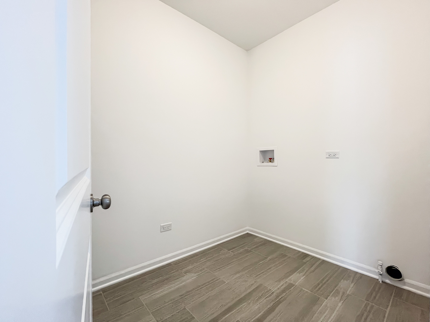 895 Willow Road Manteno, IL 60950 - Photo 13 of 14 a view of a small space with wooden floor