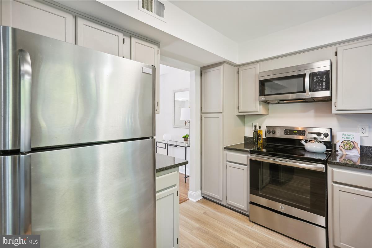 5 London Bridge Court Silver Spring, MD 20906 - Photo 14 of 65 Stainless Steel Appliances