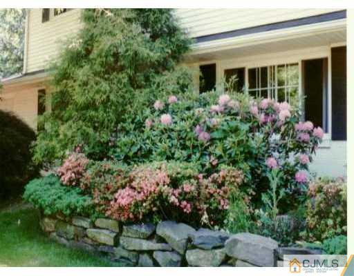7 Dundee Road Kendall Park, NJ 08824 - Photo 2 of 4 Gallery Image 2