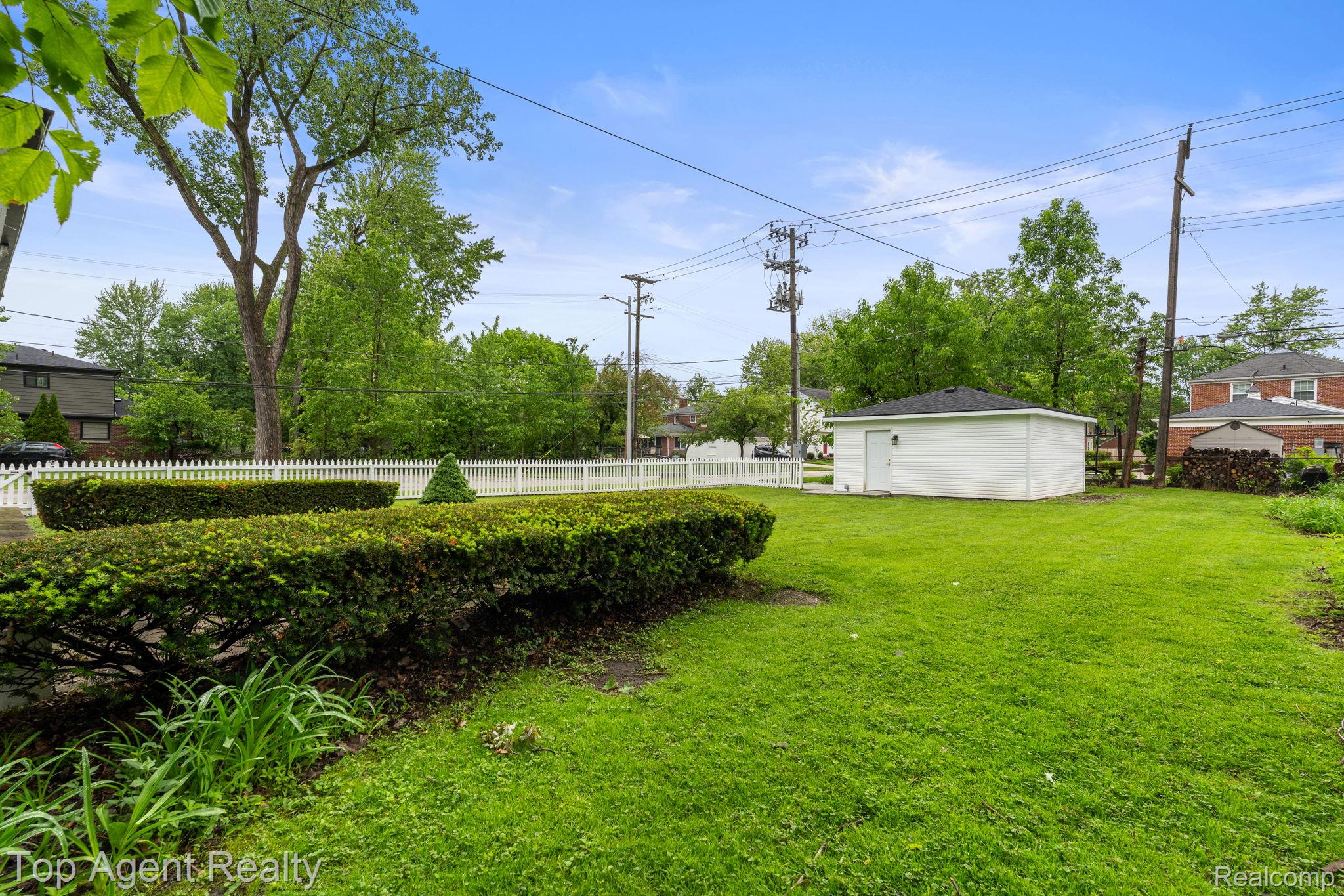 1894 Broadstone Road Grosse Pointe, MI 48236 - Photo 44 of 60 44-web-or-mls-1894 Broadstone Rd_047.jpg