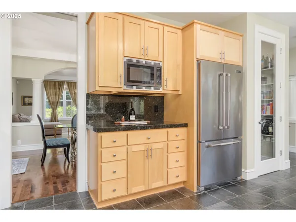 $869,000 | 2808 Edgewater Drive, Eugene, OR 97401