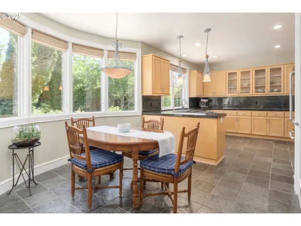 $869,000 | 2808 Edgewater Drive, Eugene, OR 97401