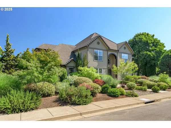 $869,000 | 2808 Edgewater Drive, Eugene, OR 97401