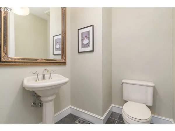 $869,000 | 2808 Edgewater Drive, Eugene, OR 97401