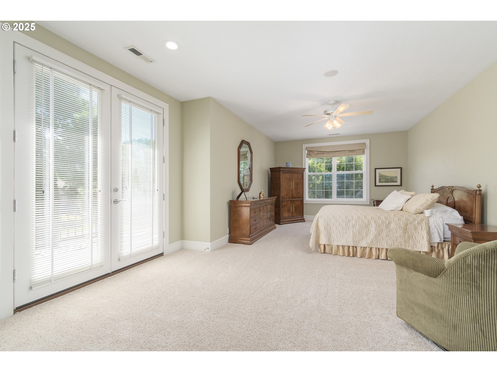 2808 Edgewater Drive Eugene, OR 97401 - Photo 25 of 48 Primary Bedroom