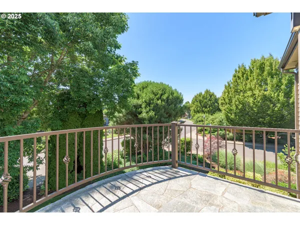 $869,000 | 2808 Edgewater Drive, Eugene, OR 97401