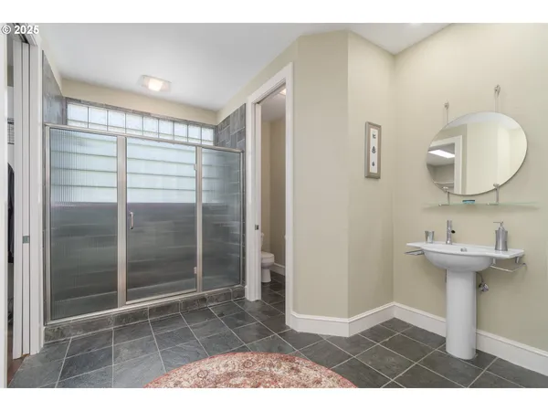 $869,000 | 2808 Edgewater Drive, Eugene, OR 97401