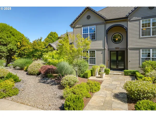 $869,000 | 2808 Edgewater Drive, Eugene, OR 97401