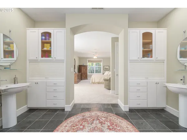 $869,000 | 2808 Edgewater Drive, Eugene, OR 97401