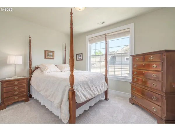 $869,000 | 2808 Edgewater Drive, Eugene, OR 97401