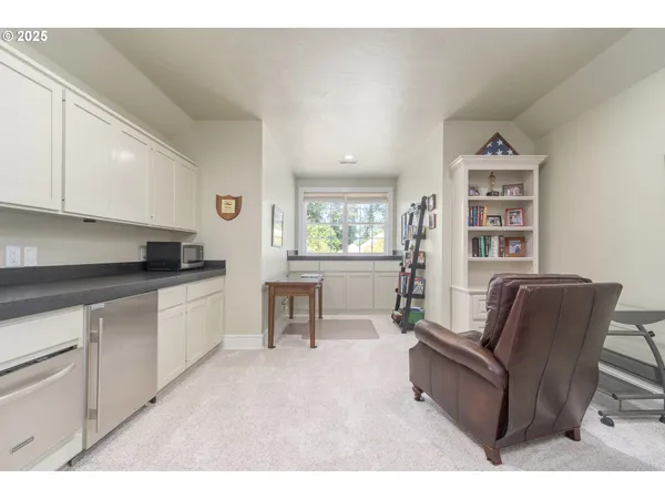 $869,000 | 2808 Edgewater Drive, Eugene, OR 97401