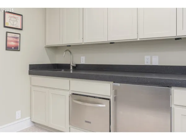 $869,000 | 2808 Edgewater Drive, Eugene, OR 97401