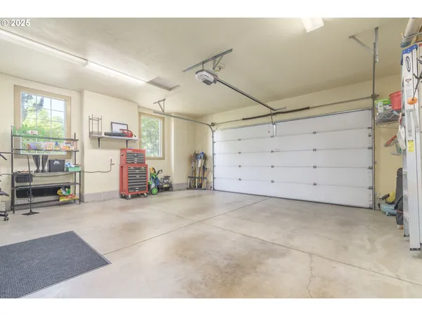 $869,000 | 2808 Edgewater Drive, Eugene, OR 97401