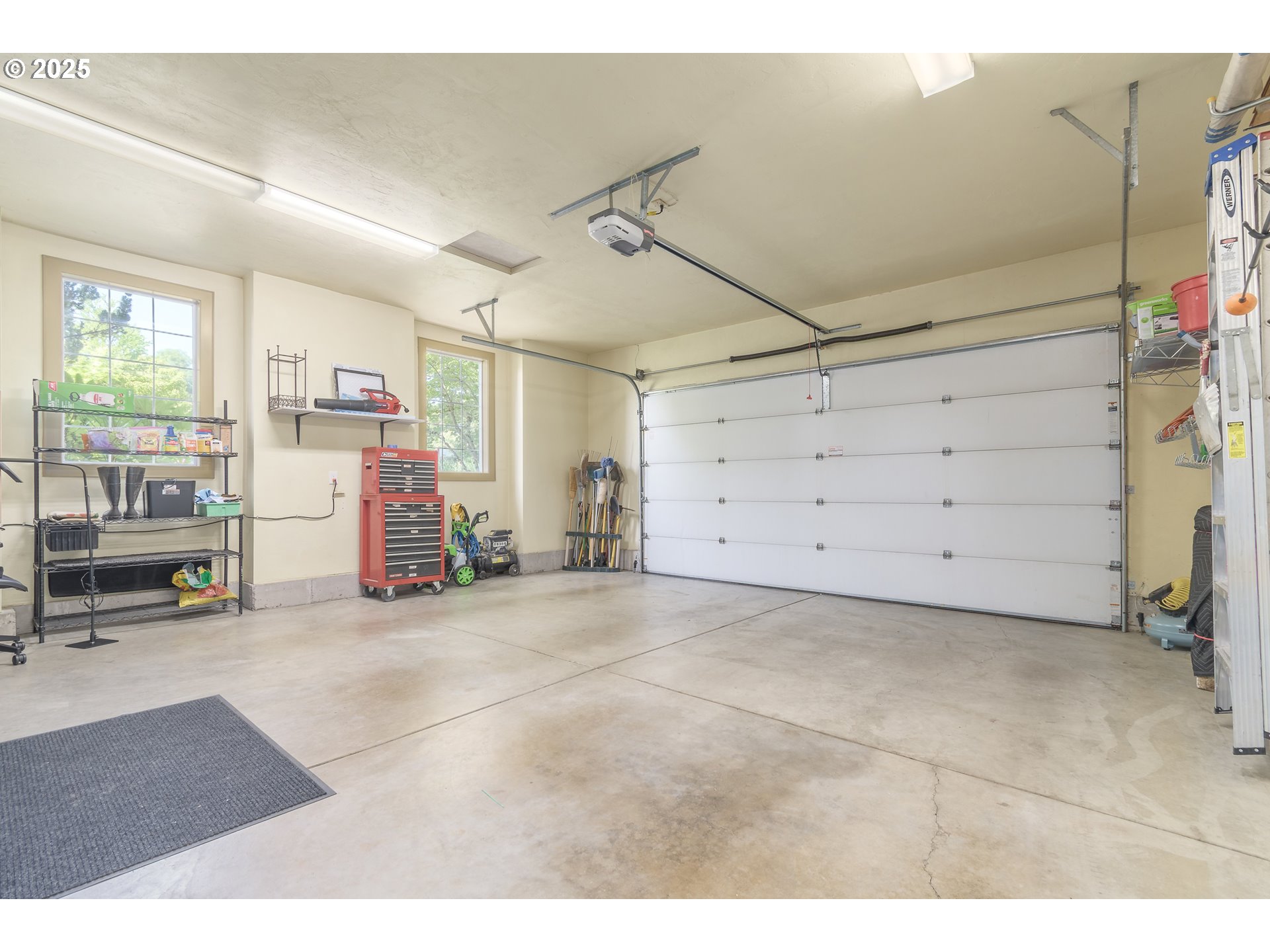 2808 Edgewater Drive Eugene, OR 97401 - Photo 40 of 48 Garage