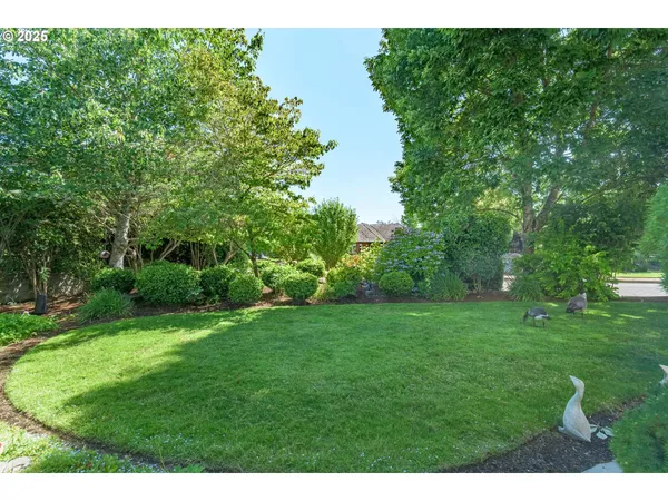 $869,000 | 2808 Edgewater Drive, Eugene, OR 97401