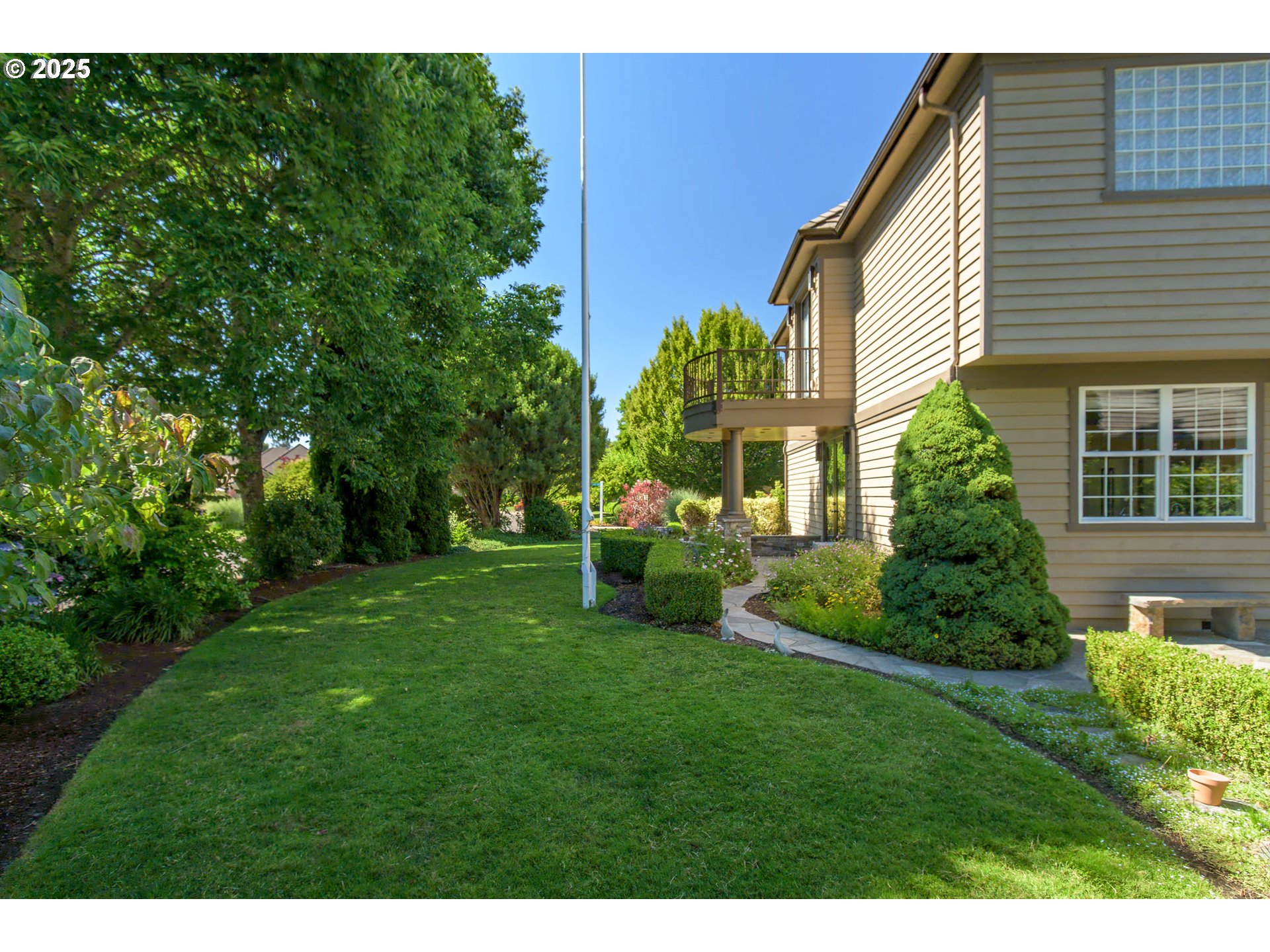 2808 Edgewater Drive Eugene, OR 97401 - Photo 43 of 48 Backyard