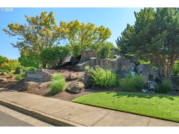 $869,000 | 2808 Edgewater Drive, Eugene, OR 97401