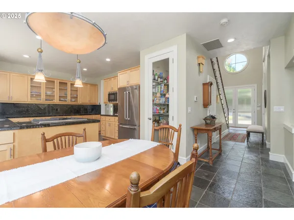 $869,000 | 2808 Edgewater Drive, Eugene, OR 97401