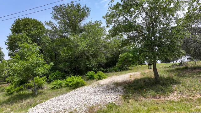 $139,900 | 222 Flash Circle, Luling, TX 78648