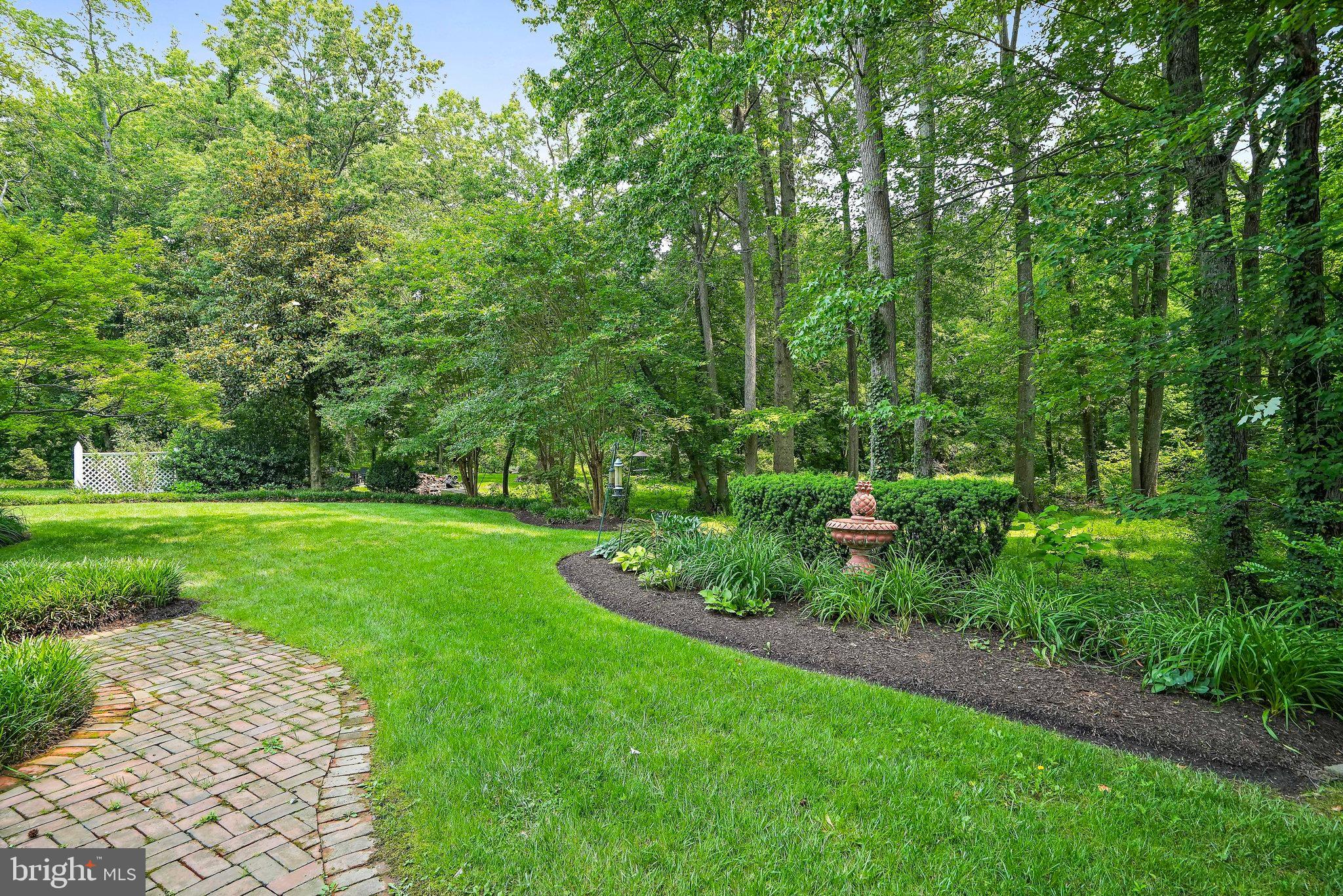 8821 Gateshead Road Alexandria, VA 22309 - Photo 32 of 32 Look at this setting!