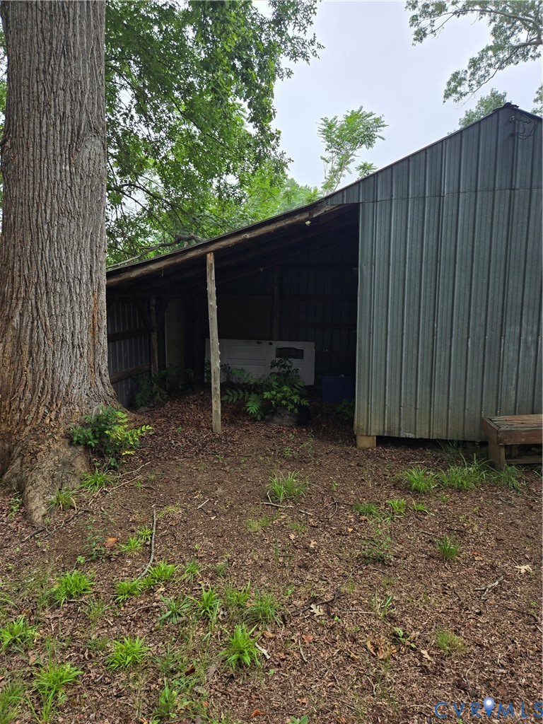 2707 Academy Road Powhatan, VA 23139 - Photo 22 of 27 a backyard of a house