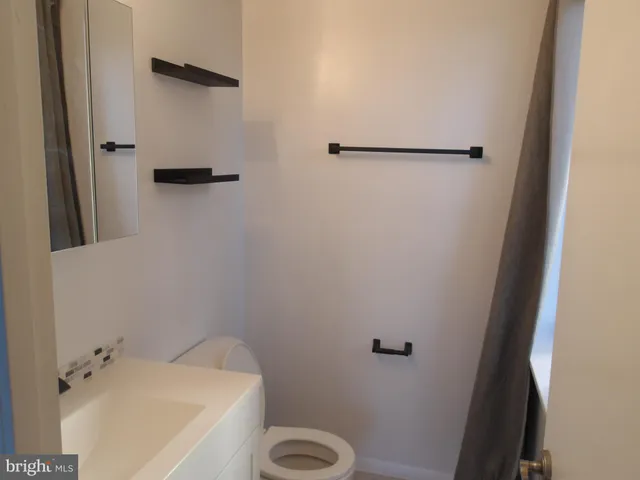 $2,600 | 8 South Van Dorn Street, Unit 201ALEXANDRIA, Alexandria, VA 22304