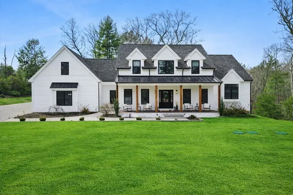 $1,800,000 | 401 South Street, Foxboro, MA 02035