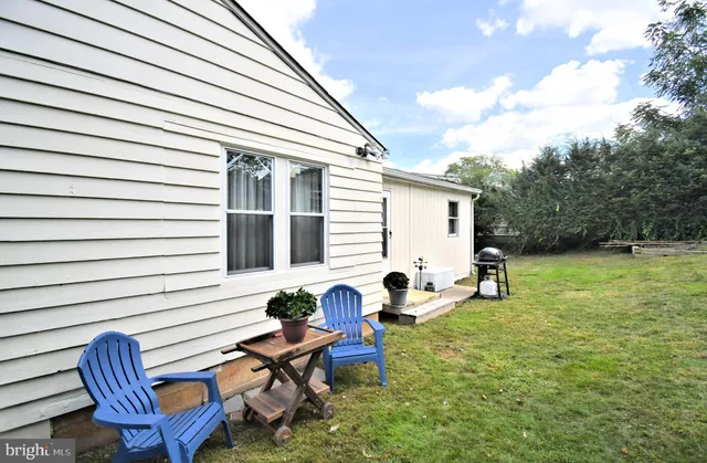 a view of backyard with sitting area