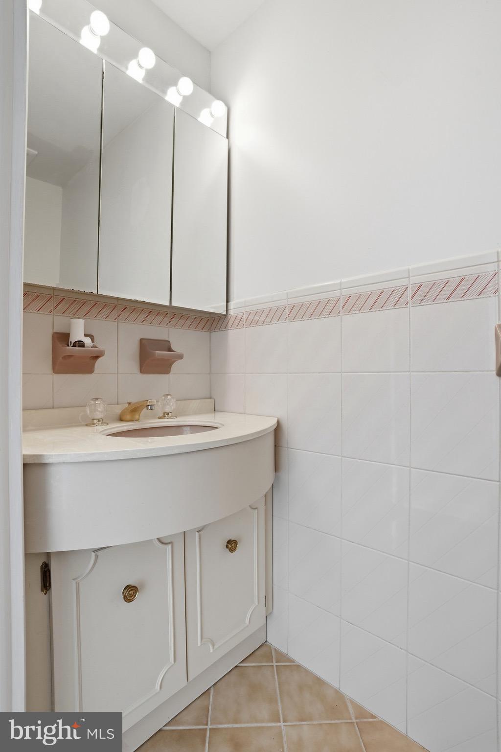 707 Forrest Avenue Rydal, PA 19046 - Photo 17 of 54 Half Bath
