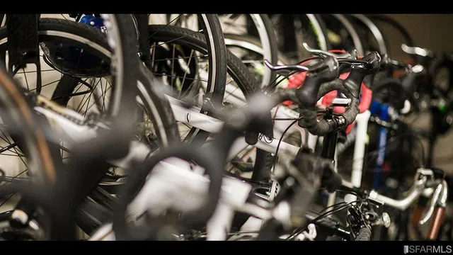 a picture of a mirror