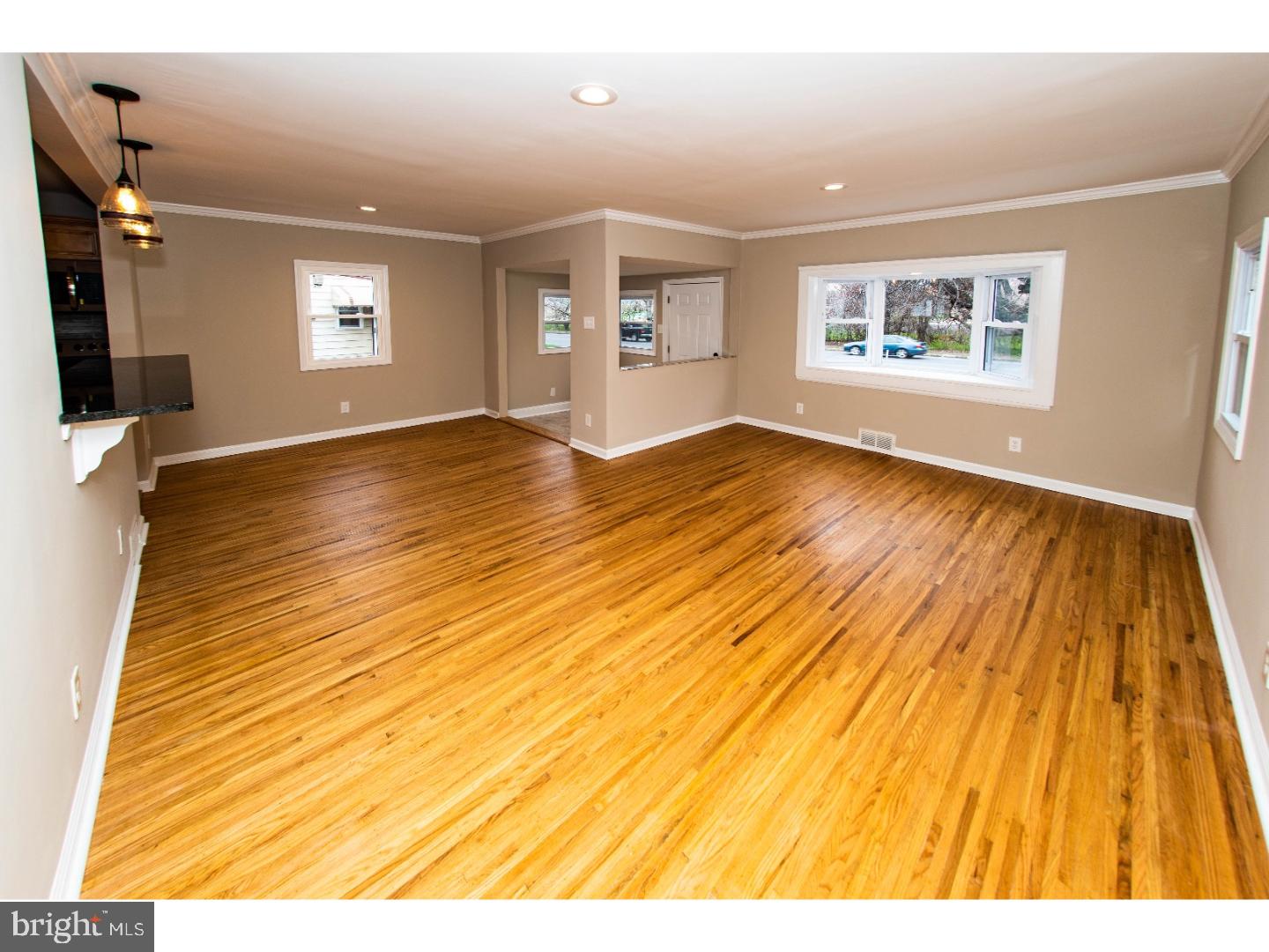 12219 Thornton Road Philadelphia, PA 19154 - Photo 3 of 25