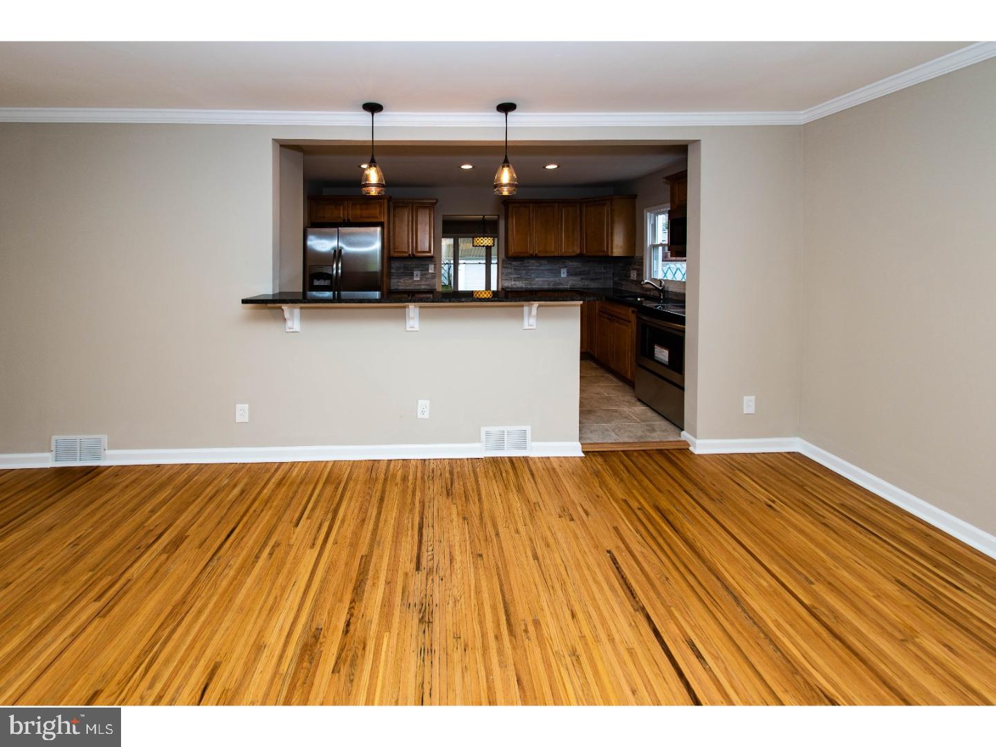12219 Thornton Road Philadelphia, PA 19154 - Photo 4 of 25