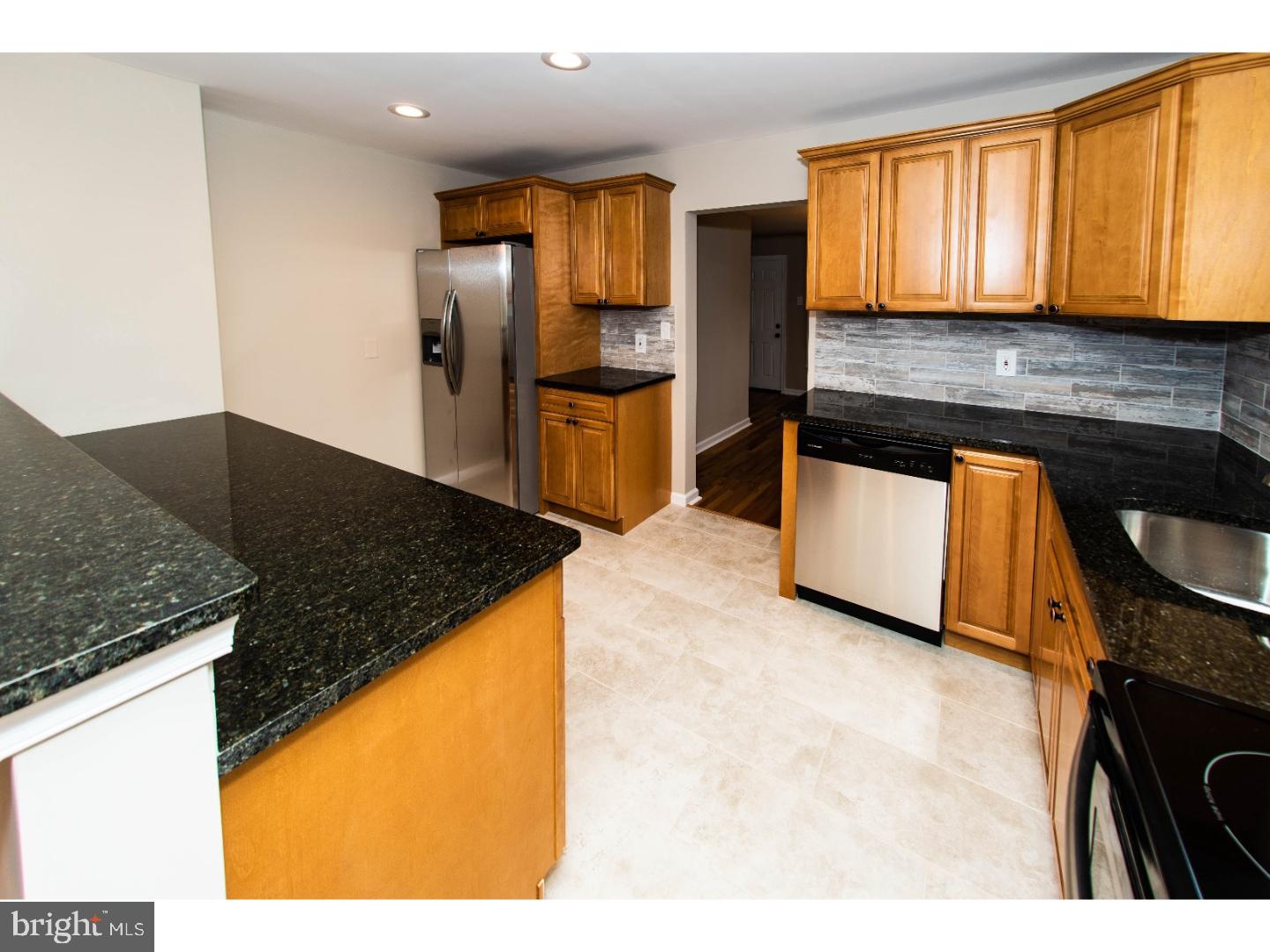 12219 Thornton Road Philadelphia, PA 19154 - Photo 5 of 25