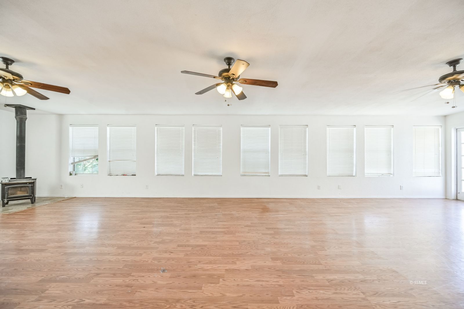 1407 North Indian Wells Street Ridgecrest, CA 93555 - Photo 23 of 50 a view of empty room with wooden floor and fan