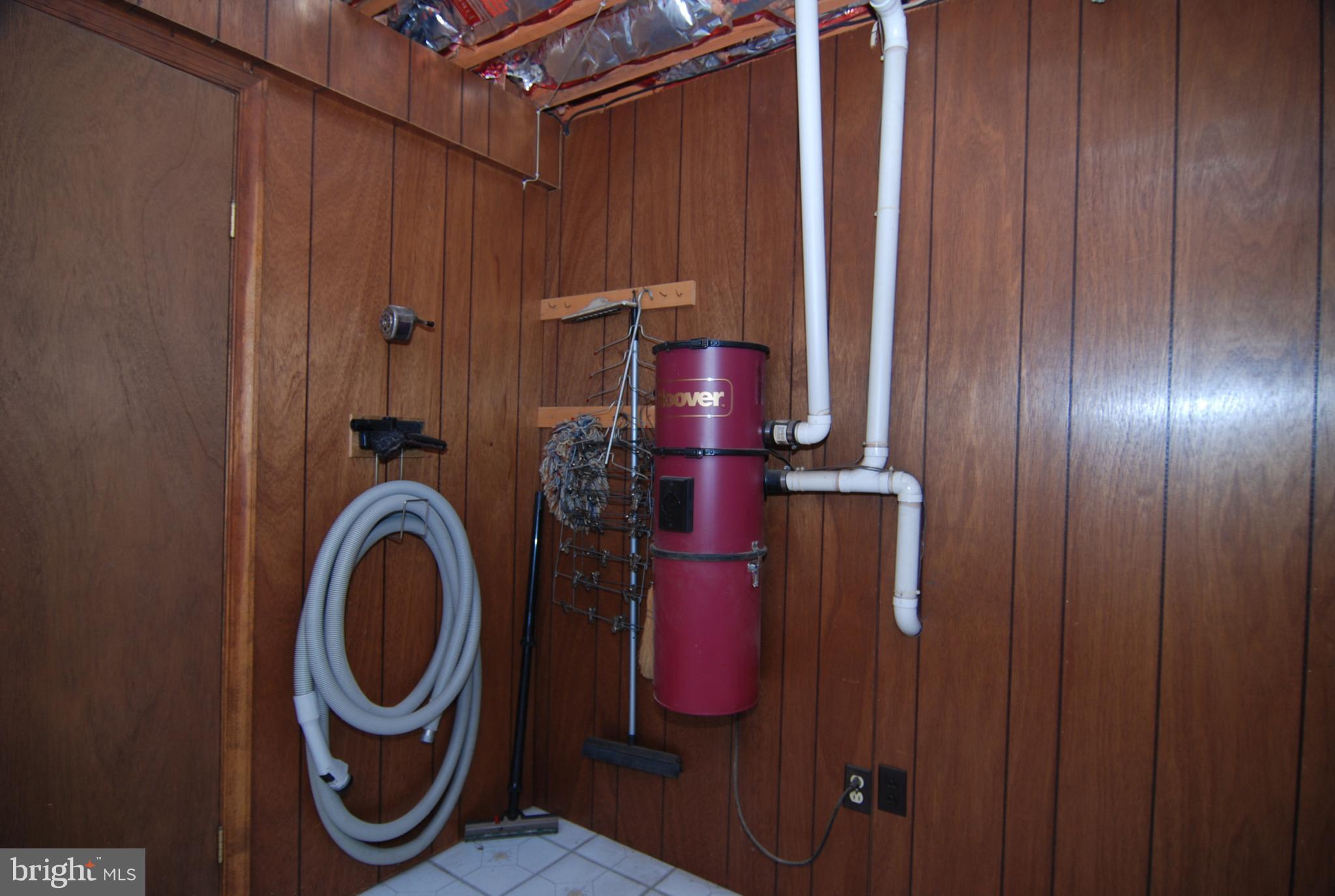 6712 South Clifton Road Frederick, MD 21703 - Photo 23 of 28 a utility room with dryer and washer