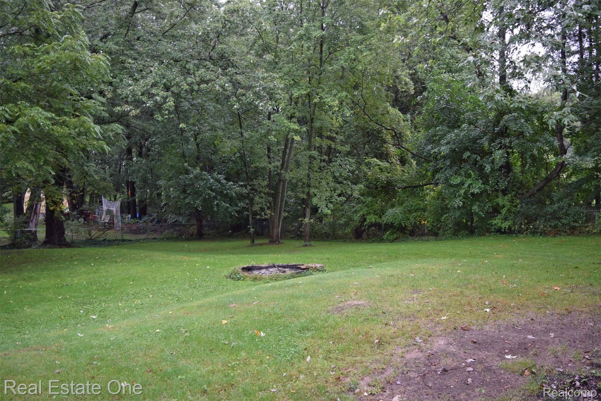 516 Woodruff Lake Road Highland, MI 48357 - Photo 26 of 34 backyard1.jpg