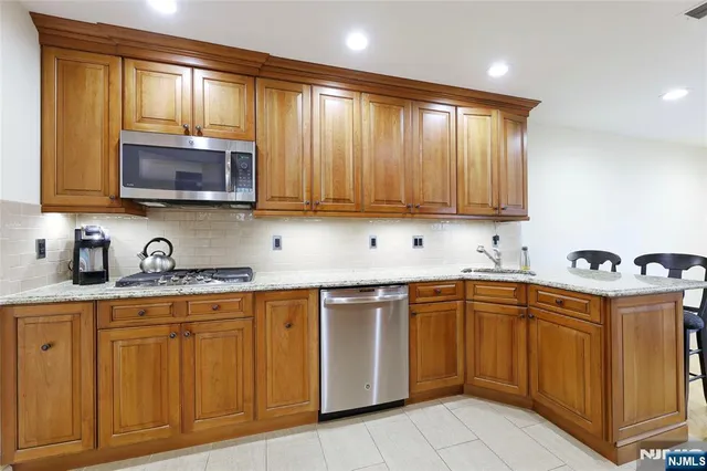 $899,000 | 102 Aspen Court, Unit T002, Norwood, NJ 07648