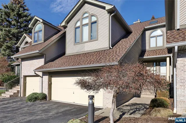 $899,000 | 102 Aspen Court, Unit T002, Norwood, NJ 07648