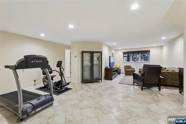 $899,000 | 102 Aspen Court, Unit T002, Norwood, NJ 07648