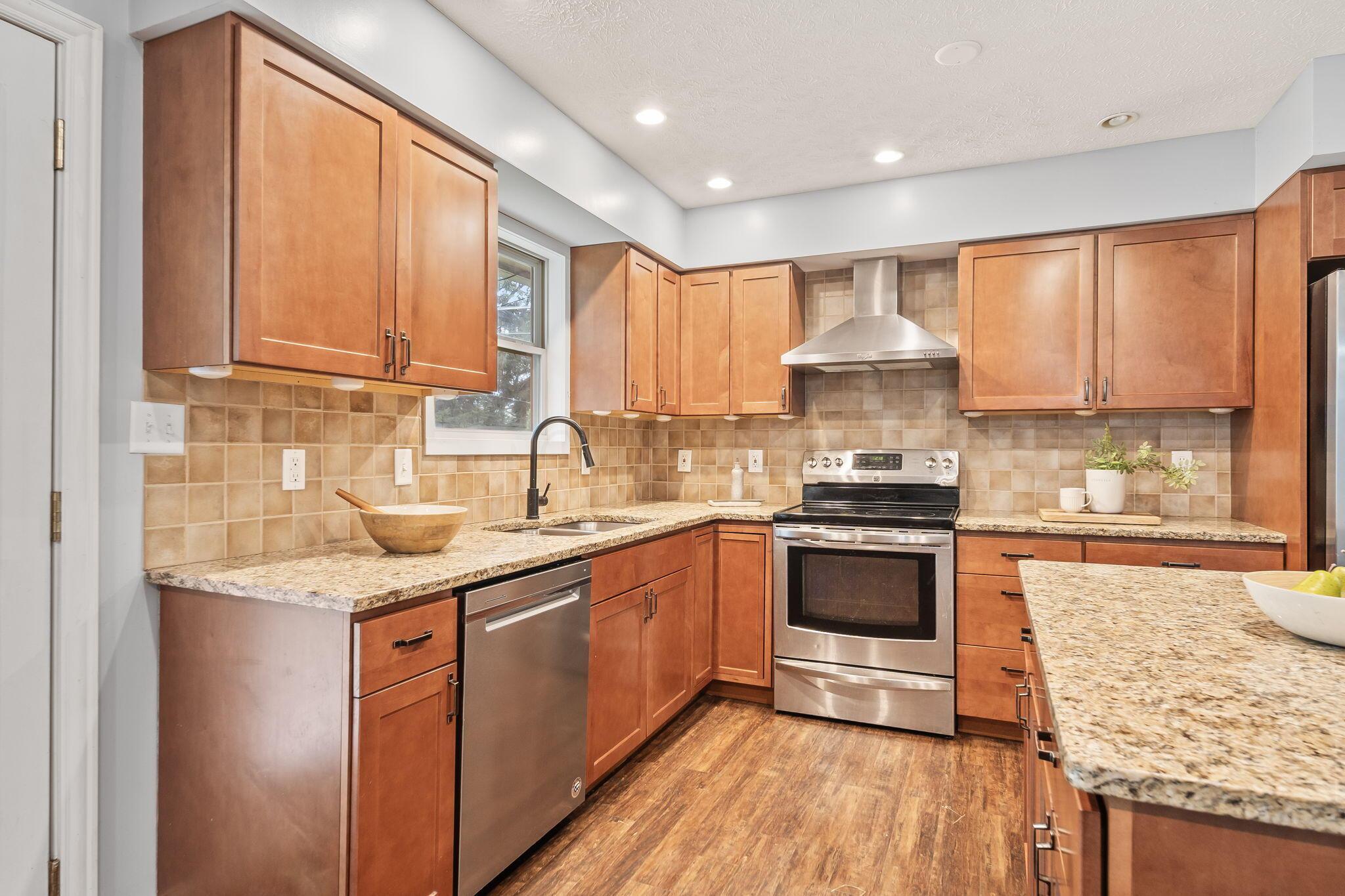 170 Somerset Road Delaware, OH 43015 - Photo 6 of 31 kitchen