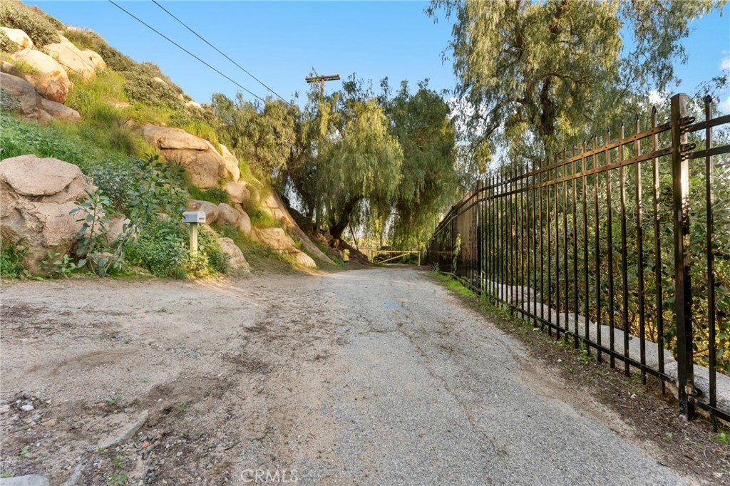4855 Glenwood Drive Riverside, CA 92501 - Photo 35 of 39 a view of a backyard