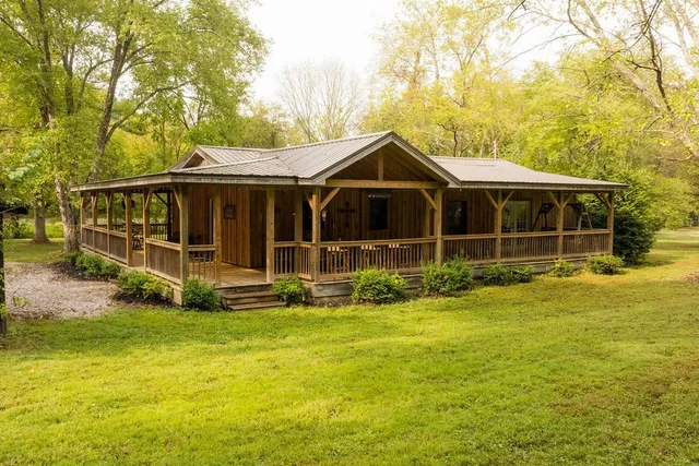 a view of a house with a backyard